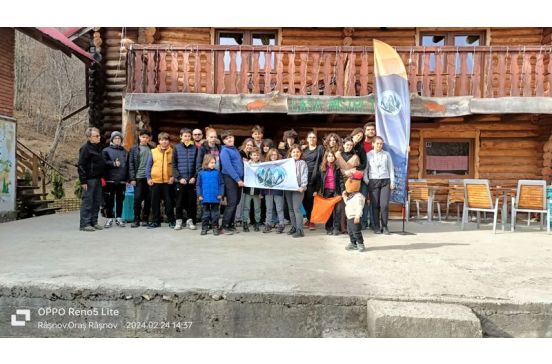 Proiectul “Poveste pe creste ediția a II-a” promovează desfășurarea unor activități sportive în aer liber în natură, la munte
