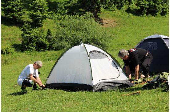 „Trofeul Cocoșul de Munte” organizat de Asociația de Turism Montan „Cocoșul de Munte”, desfășurat în masivul Piatra Mare