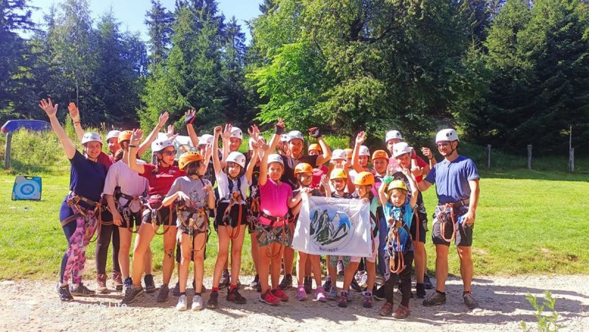 Vă așteptăm cu mic, cu mare, să veniți într-o mică aventură de o săptămână, unde vă veți distra și veți învăța lucruri noi.