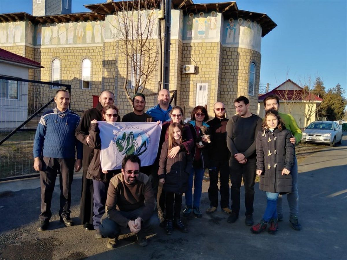 Fundamentul acestui proiect se regăseşte în dorinţa de a aduce puţină lumină în ochii celor suferinzi