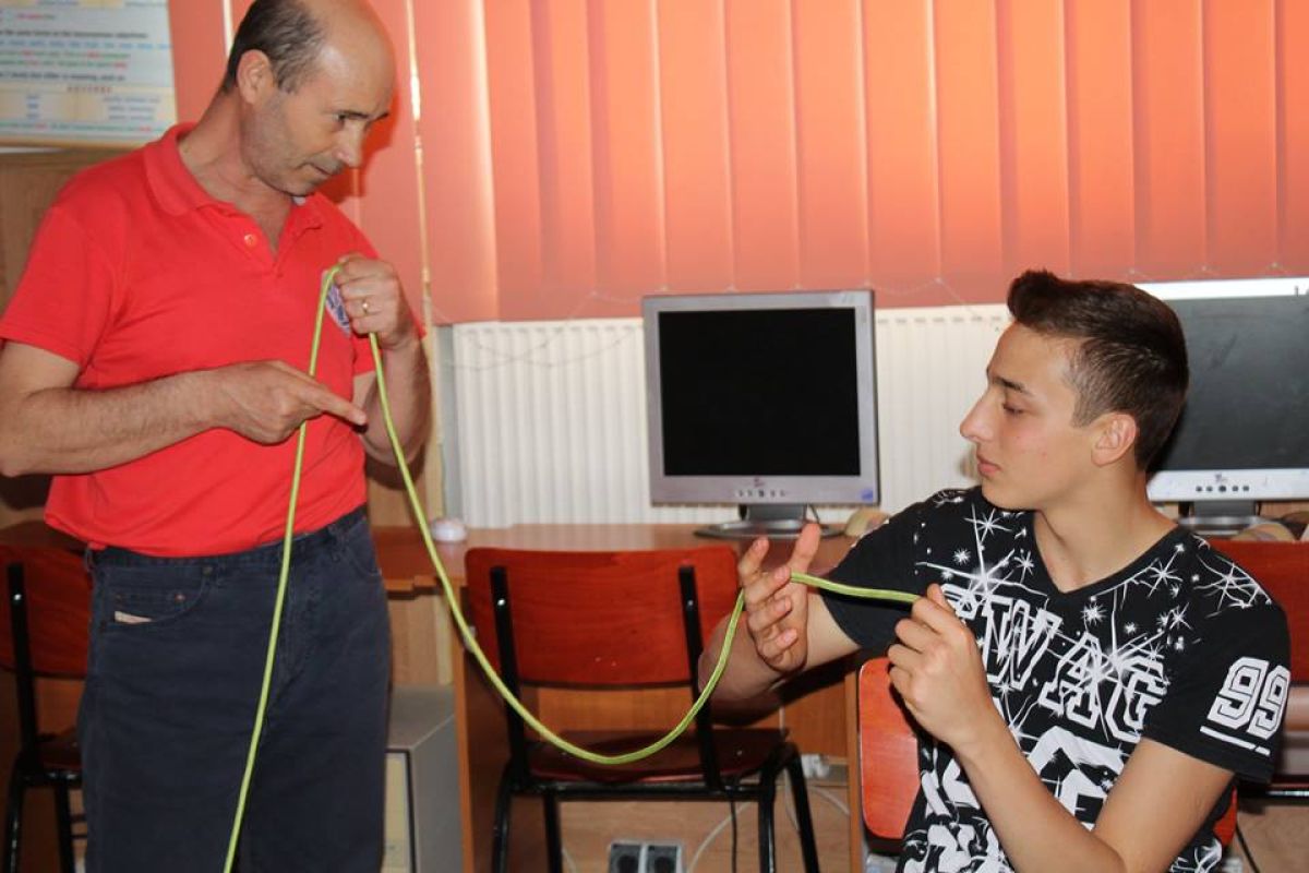 „Pe cărări de munte” - activitate derulată în cadrul proiectului  Programul  „Scoala Altfel”